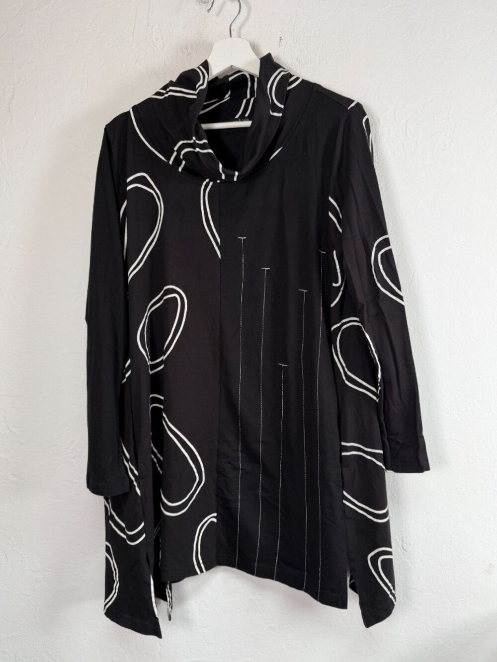 Snapdragon & Twig Womens Black Abstract Print Tunic Top Medium Cowl Neck Artsy